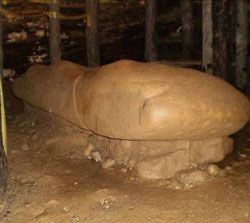 Megalito orgonita antiguo encontrado en la Pirámide del Sol de Bosnia