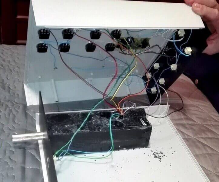 Interior de una máquina radiónica